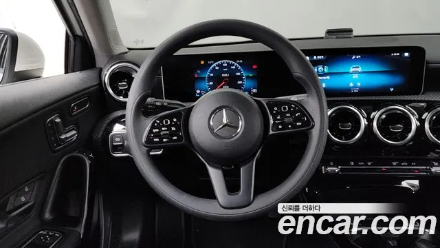 Mercedes-Benz A-Class 2020 — фото 13