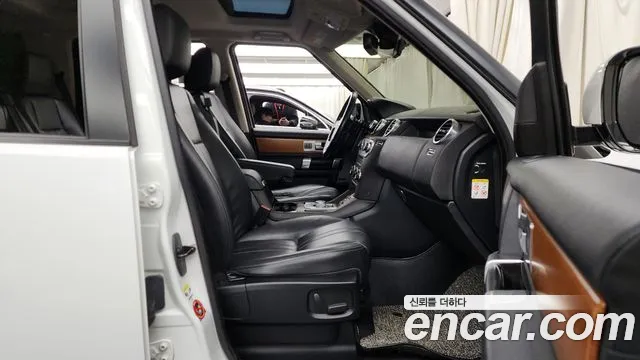 Land Rover Discovery 2015 — фото 11