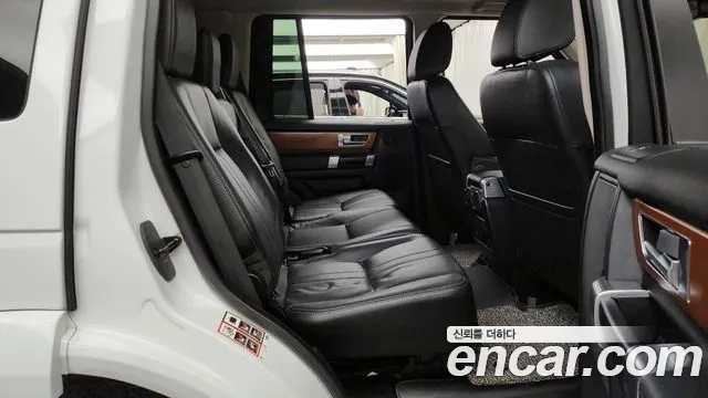 Land Rover Discovery 2015 — фото 12