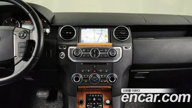Land Rover Discovery 2015 — фото 14