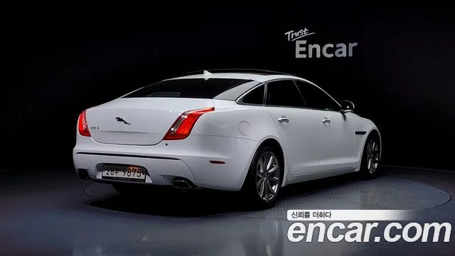 Jaguar XJ 2015 — фото 2