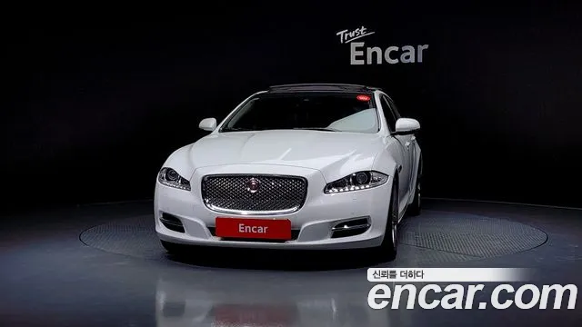 Jaguar XJ 2015 — фото 3