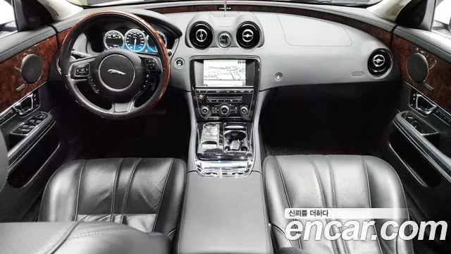 Jaguar XJ 2015 — фото 7
