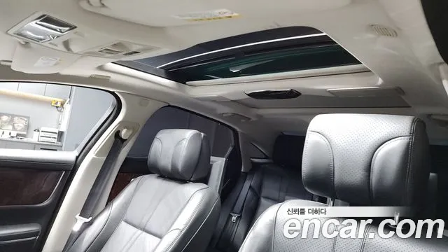 Jaguar XJ 2015 — фото 18