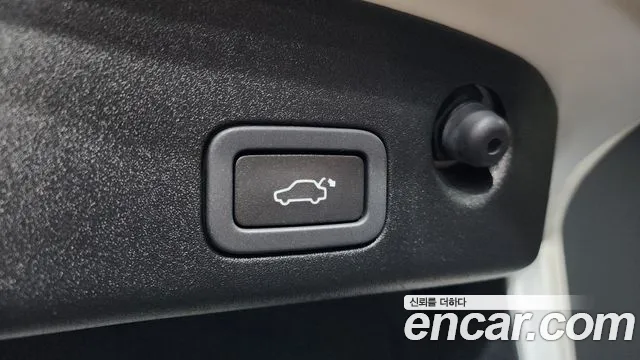 Jaguar XJ 2015 — фото 20