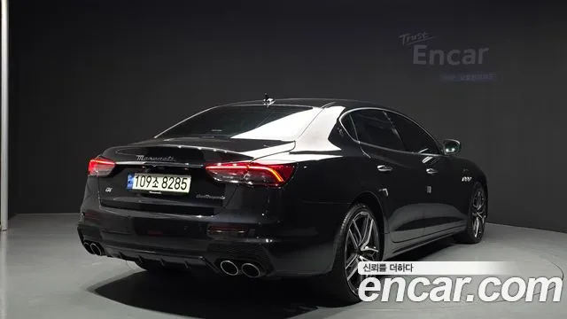 Maserati Quattroporte 2023 — фото 2