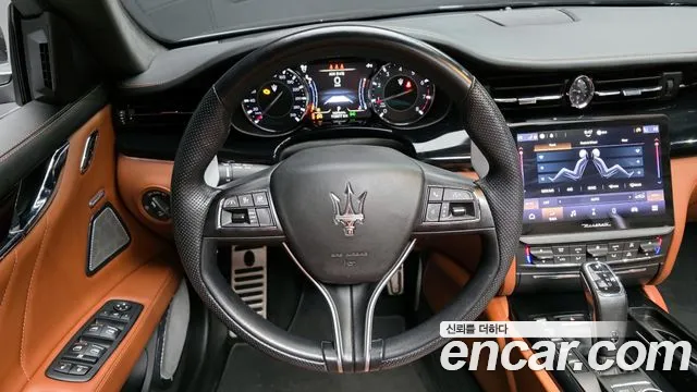 Maserati Quattroporte 2023 — фото 13