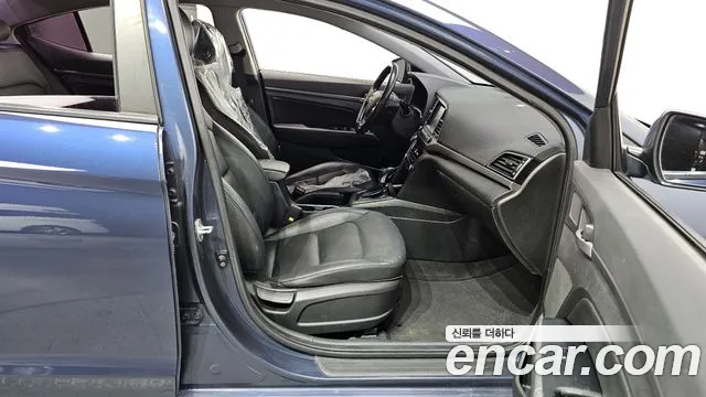 Hyundai AVANTE 2017 — фото 11