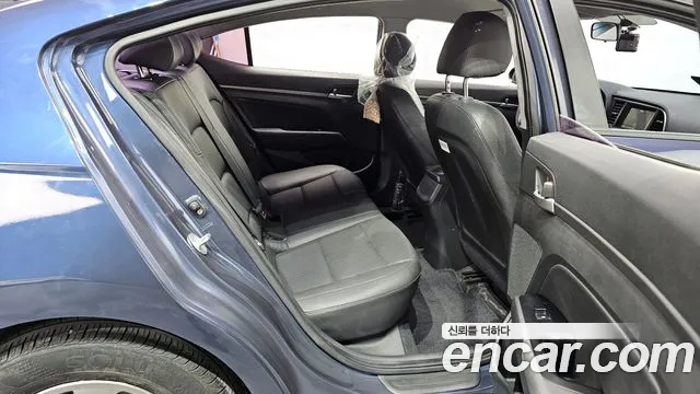 Hyundai AVANTE 2017 — фото 12