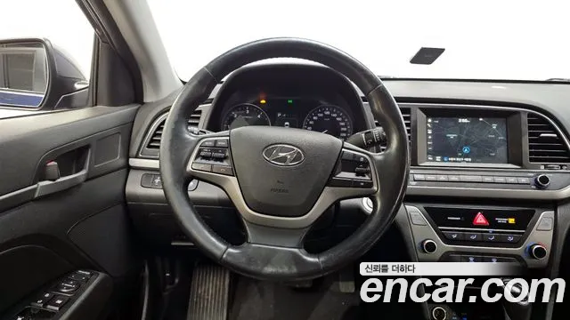 Hyundai AVANTE 2017 — фото 13