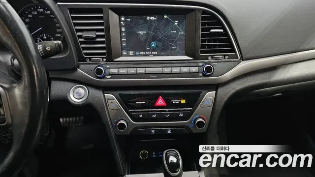 Hyundai AVANTE 2017 — фото 14