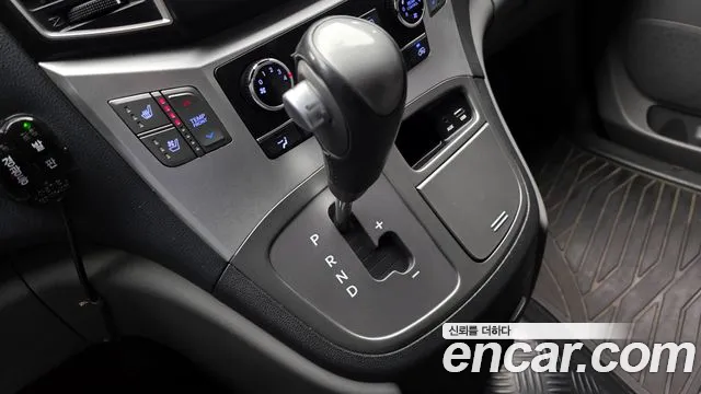 Hyundai Starex 2019 — фото 9