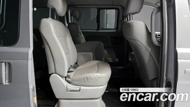 Hyundai Starex 2019 — фото 12