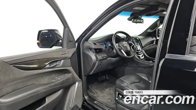 Cadillac Escalade 2018 — фото 10