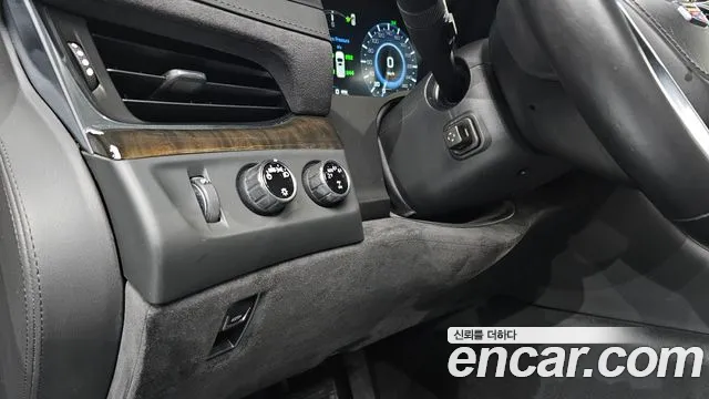 Cadillac Escalade 2018 — фото 13