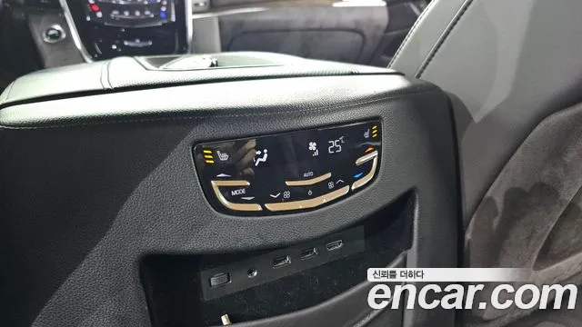 Cadillac Escalade 2018 — фото 19