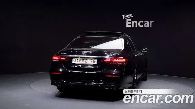 Mercedes-Benz E-Class 2023 — фото 4