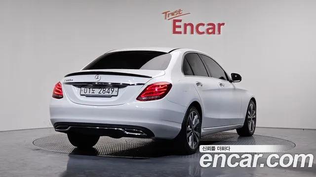 Mercedes-Benz C-Class 2018 — фото 2