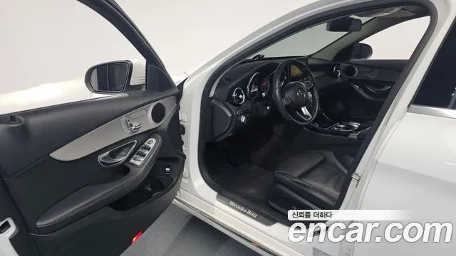 Mercedes-Benz C-Class 2018 — фото 10
