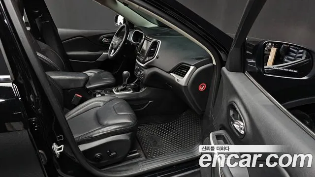 Jeep Cherokee 2018 — фото 10