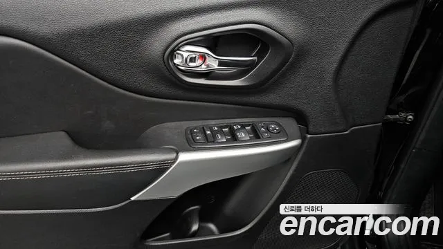 Jeep Cherokee 2018 — фото 17