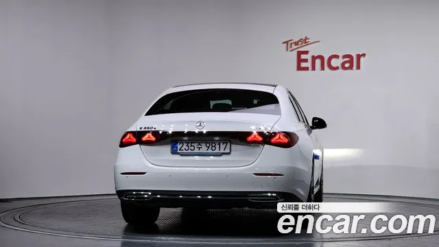 Mercedes-Benz E-Class 2025 — фото 4