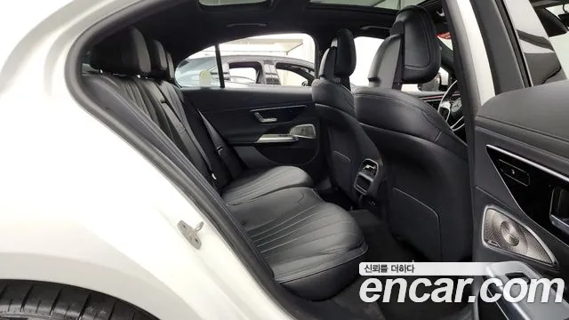 Mercedes-Benz E-Class 2025 — фото 12