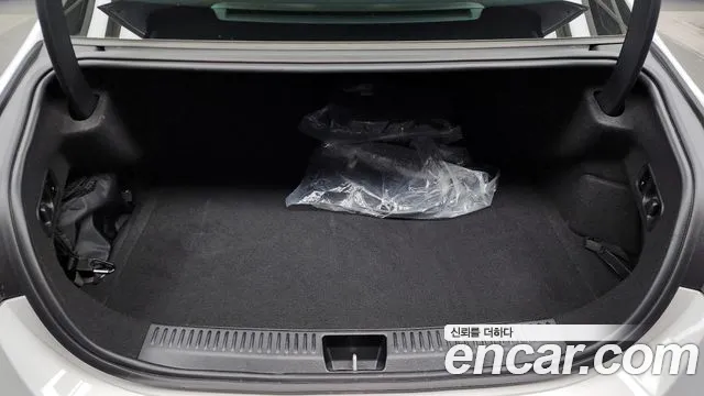 Mercedes-Benz E-Class 2025 — фото 20