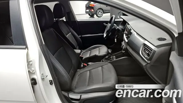 Kia Stonic 2019 — фото 10