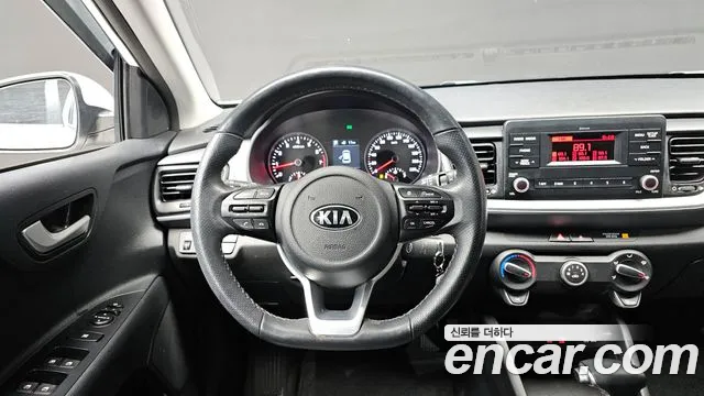 Kia Stonic 2019 — фото 13