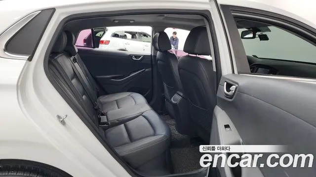 Hyundai Ioniq 2016 — фото 12