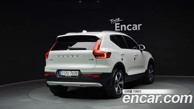 Volvo XC40 2025 — фото 2