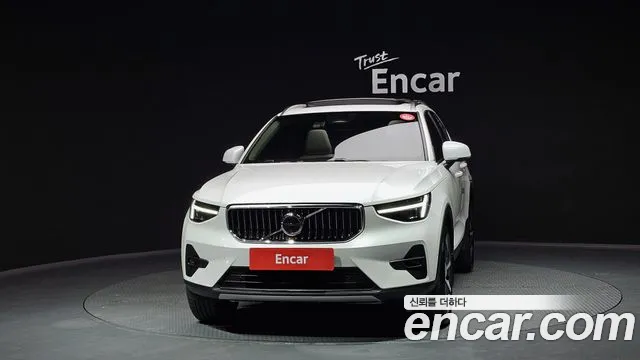 Volvo XC40 2025 — фото 3