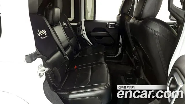 Jeep Wrangler 2023 — фото 12