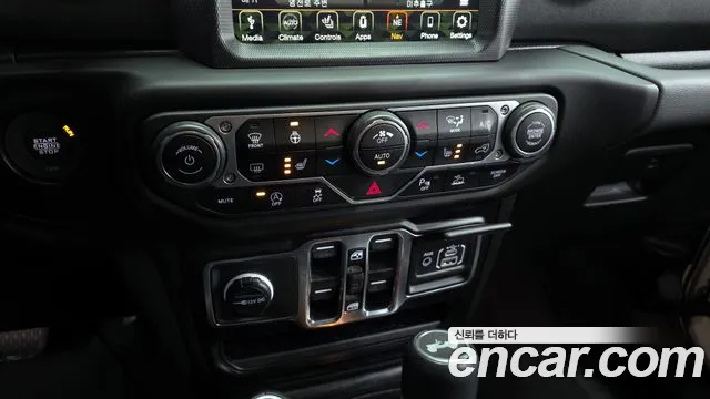 Jeep Wrangler 2023 — фото 18