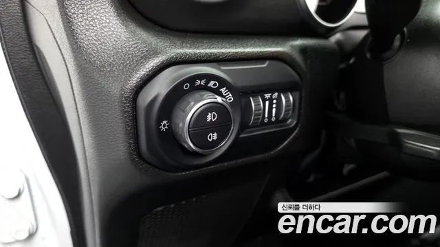 Jeep Wrangler 2023 — фото 19