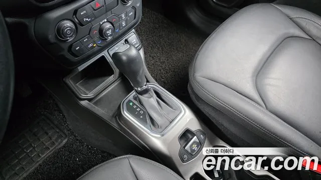 Jeep Renegade 2022 — фото 9