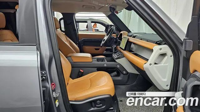 Land Rover Defender 2023 — фото 11