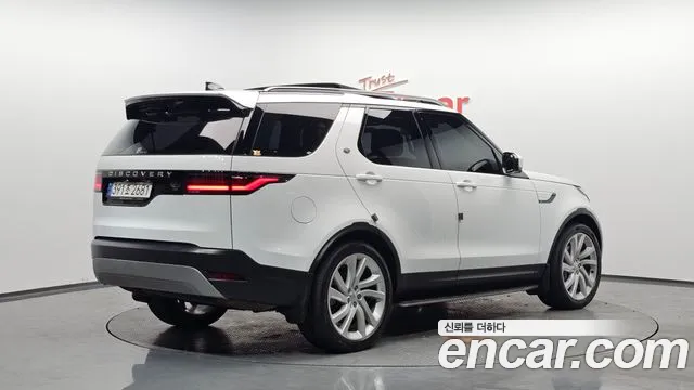 Land Rover Discovery 2022 — фото 1
