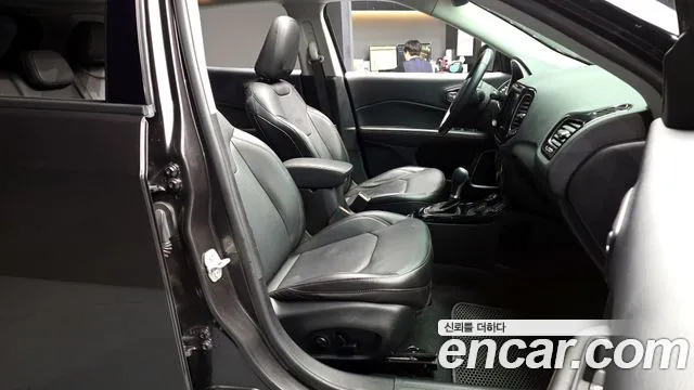 Jeep Compass 2020 — фото 11