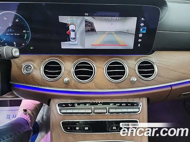 Mercedes-Benz E-Class 2021 — фото 10