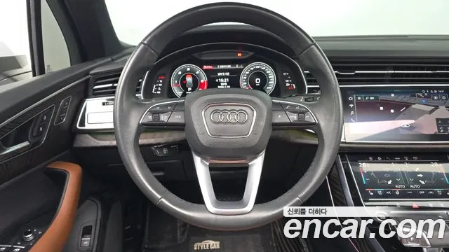Audi Q7 2021 — фото 13