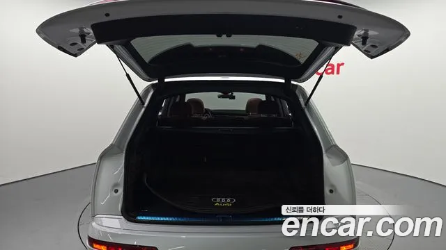 Audi Q7 2021 — фото 20