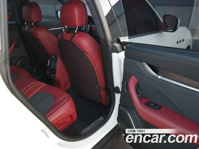 Maserati Levante 2018 — фото 12
