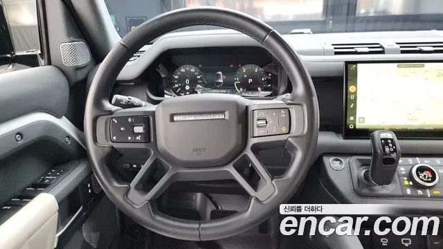 Land Rover Defender 2023 — фото 13