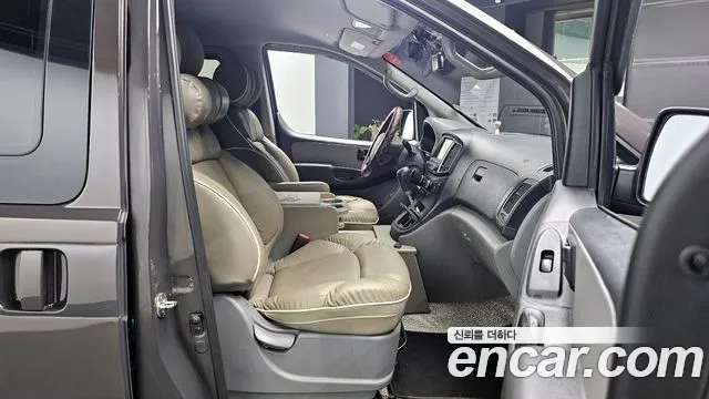 Hyundai Starex 2019 — фото 10