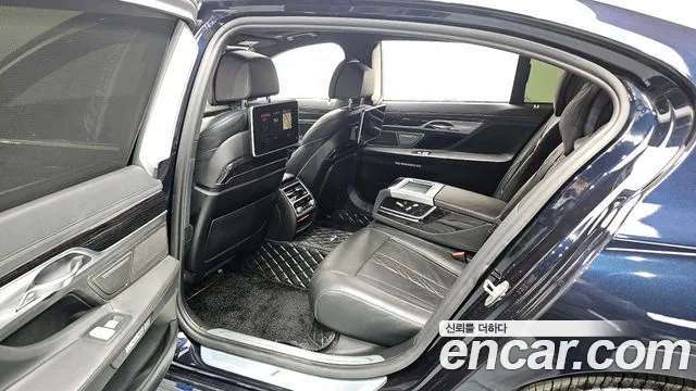 BMW 7-Series 2018 — фото 11
