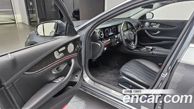 Mercedes-Benz E-Class 2017 — фото 10