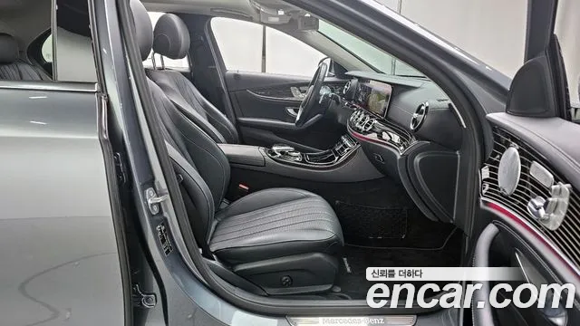 Mercedes-Benz E-Class 2017 — фото 11