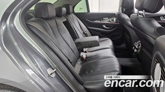 Mercedes-Benz E-Class 2017 — фото 12